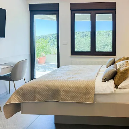 In Διαμέρισμα *